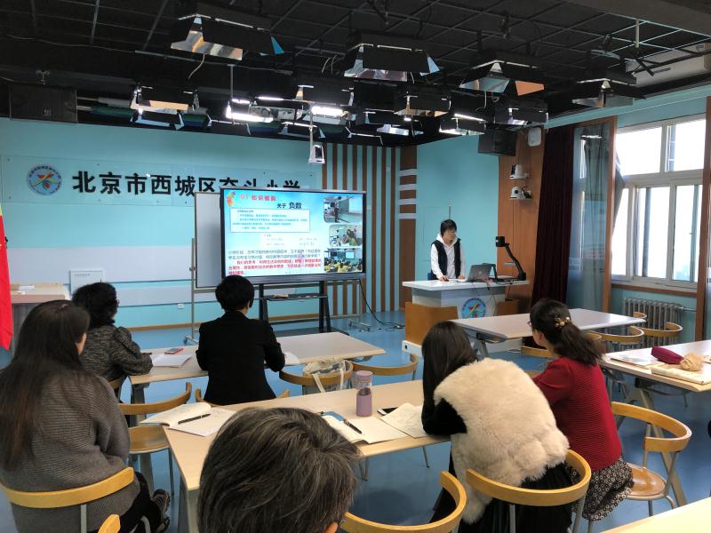高辉老师做汇报.jpg