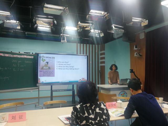 杨雪晶老师汇报三年级英语开展问题引领研究实践情况.jpg