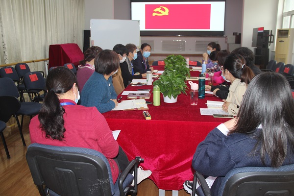 第一党支部书记龙小沛同志寄语党员教师.jpg