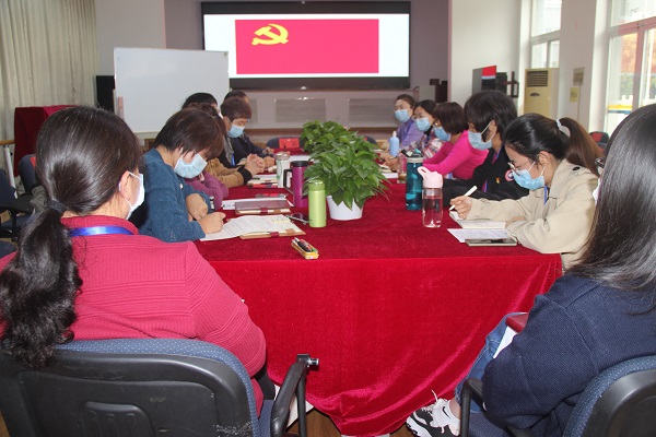 （原）第一党支部二年级党小组召开组织生活会.jpg