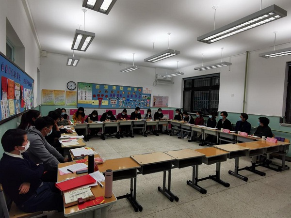 西址会场团员开展批评与自我批评.jpg
