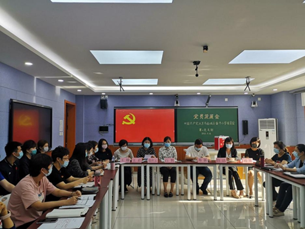 第二党支部发展会上党委纪委书记参会.jpg