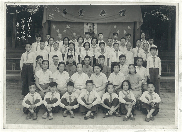 3.1951年毕业生合影.jpg