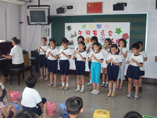 3.2005年“金色童年”首届午间音乐会.jpg