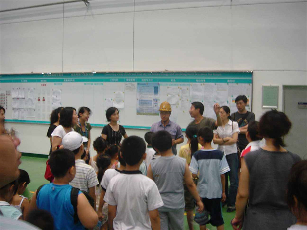 3.学生参观京能集团.jpg