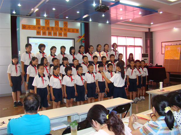 8.学生参加“童心向党”歌咏展示活动.jpg