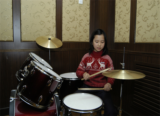 2.丰富多彩的校本课程-乐器.jpg