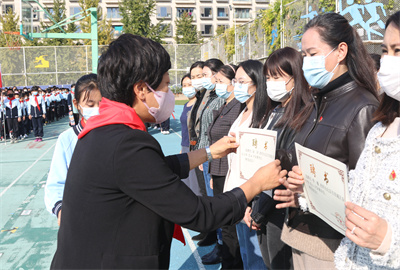 7.颁发聘书1.jpg