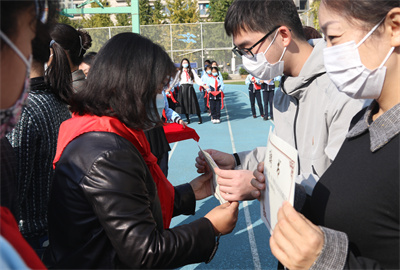 7.颁发聘书3.jpg