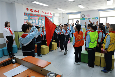 图为队会课《你好，红领巾！》1.jpg