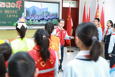 图为队会课《你好，红领巾！》2.jpg
