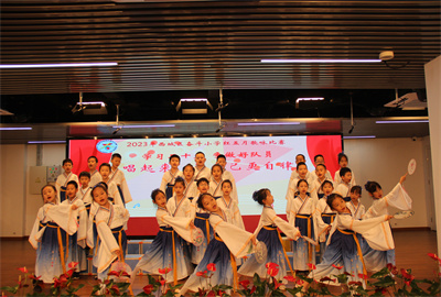 二8班.jpg