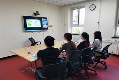 东校区英语教师参会.jpg