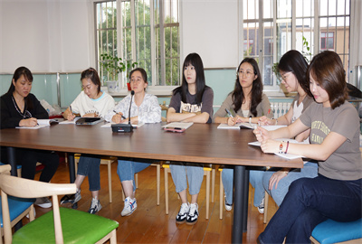 北校区英语教师参会.jpg