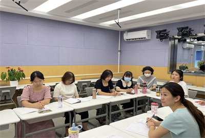 老师们学习1.jpg