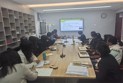 西校区英语学科全体教师参与学科质量分析会.jpg