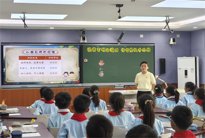 冯老师上课1.jpg