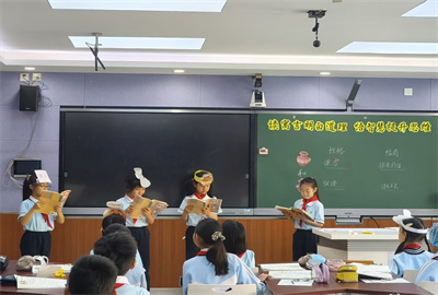 冯老师上课3.jpg