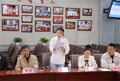 4.孙烁女士宣读竞选理由.jpg