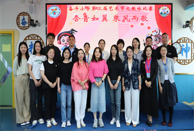 4--（北）三、五年级评审合影.jpg