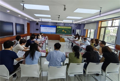 英语学科I HOPE团队教师参与汇报及讨论.jpg