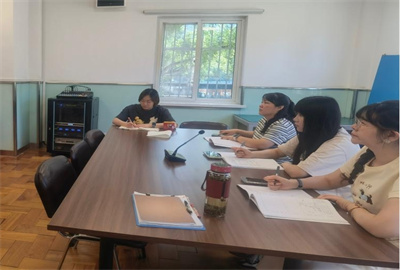 英语学科 I HOPE团队教师参与线上研讨.jpg