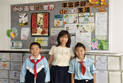 与学生合影 蔡荣利.jpg