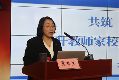 1.专家讲座照片2.jpg